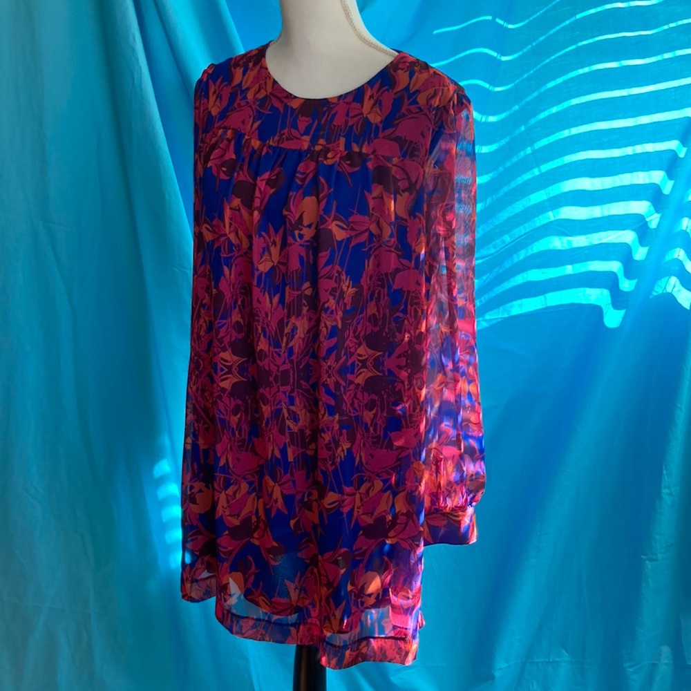 Buy 2items get1 free.3/$15 items for$30. Floral lined long sleeved dress